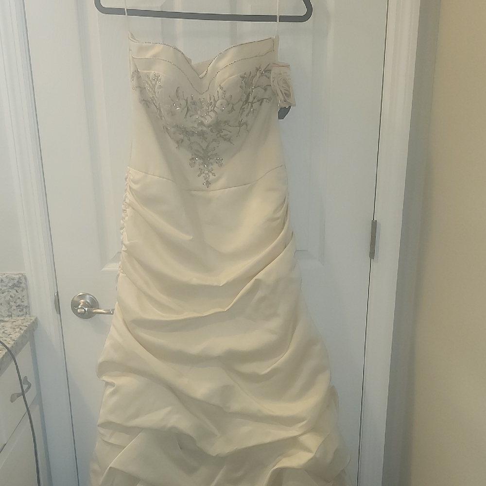 Elegant Ivory Strapless Gown with Embroidery- Size 7